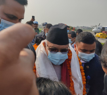 महाधिवेशनमा भाग लिन चितवन पुगे एमाले अध्यक्ष ओली 